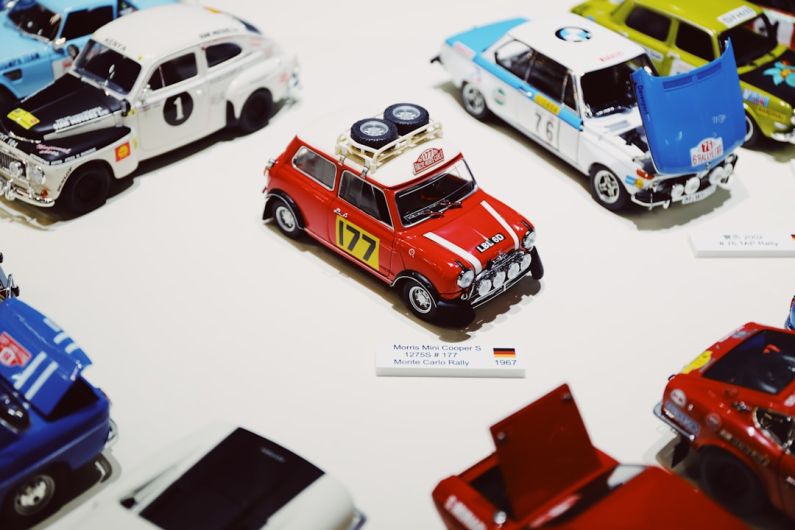 Hamster Toys - red and white car scale model